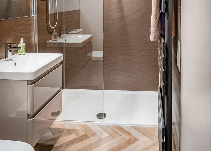 Garden Pooley Bridge